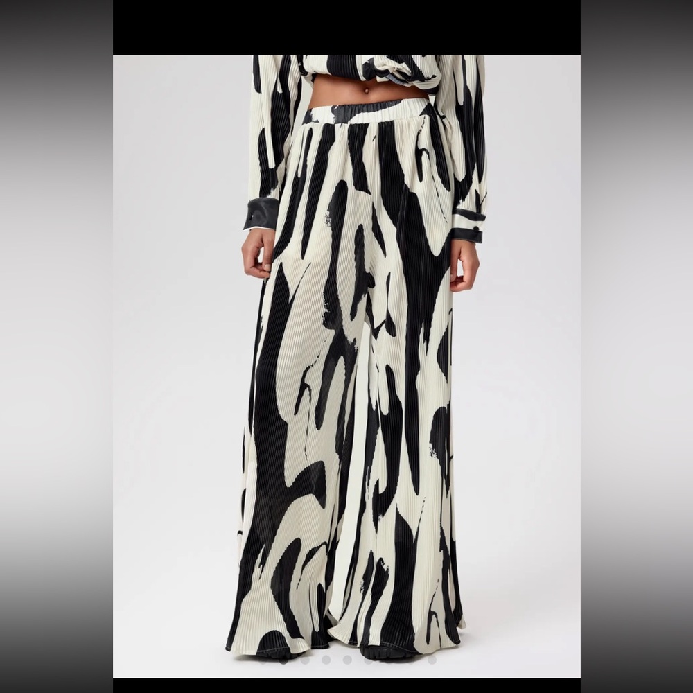 MID WAIST MARBLE PRINT PLEATED POCKET TROUSERS!